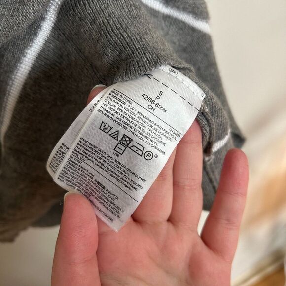 Banana Republic Filpucci Tipped Sweater Merino Wool and Cashmere - Picture 6 of 7